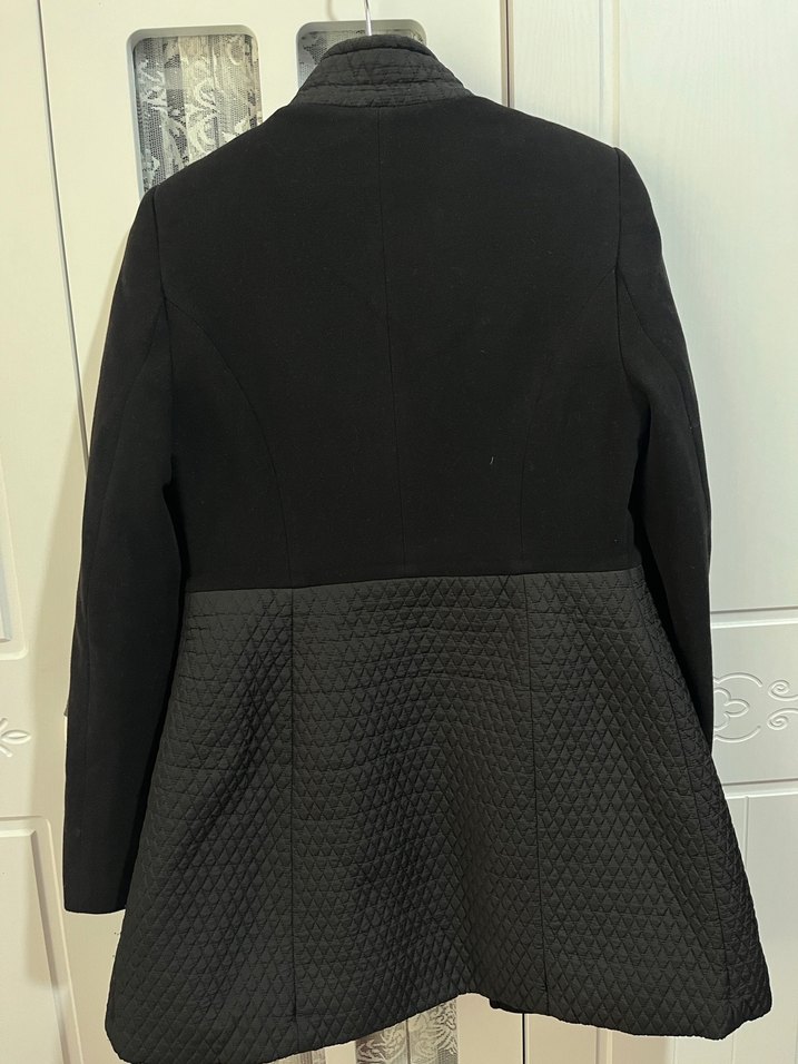 Siyah Kadın Kaban, Kapitone Detaylı - Görsel 3