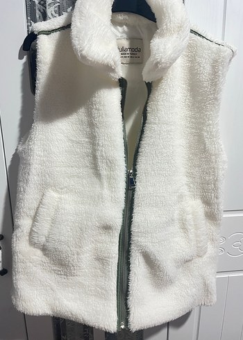 Beyaz Kürk Yeşil Çizgi Detaylı Kadın Yelek - Görsel 4