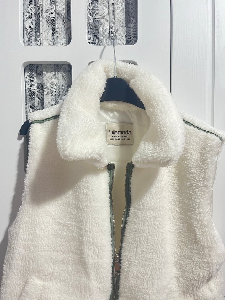 Beyaz Kürk Yeşil Çizgi Detaylı Kadın Yelek - Görsel 5