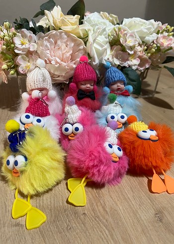 Renkli Mini Bebekler Şapkalı ve Peluş Kuşlar Anahtarlık - Görsel 3