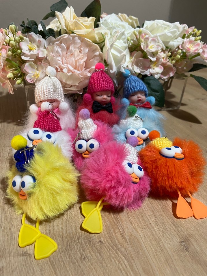 Renkli Mini Bebekler Şapkalı ve Peluş Kuşlar Anahtarlık - Görsel 3