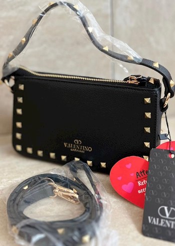 Valentino Siyah Deri Perçinli El Çantası