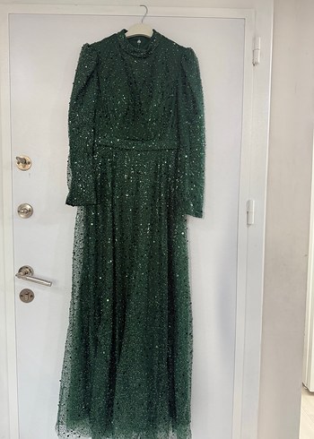 Zümrüt yeşili pullu tesettür abiye - Görsel 5