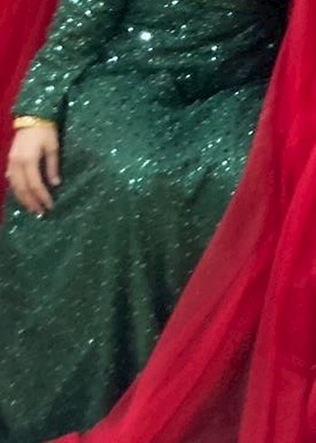 Zümrüt yeşili pullu tesettür abiye - Görsel 2