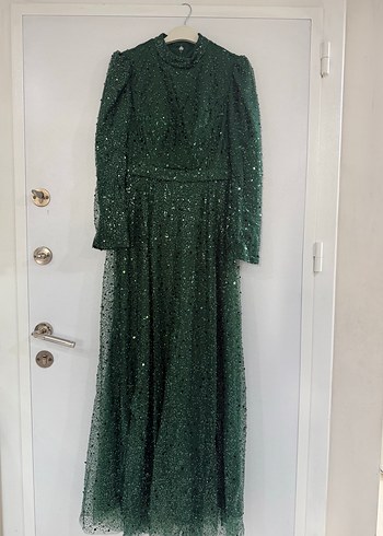 Zümrüt yeşili pullu tesettür abiye - Görsel 6