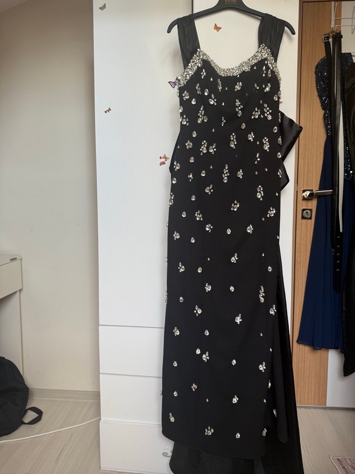 İşlemeli Siyah Uzun Straplez Abiye Elbise - Görsel 3