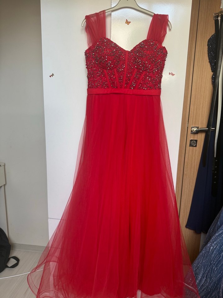 Kırmızı İşlemeli Taşlı Uzun Abiye Elbise - Görsel 3