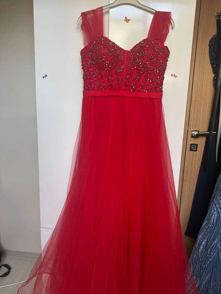 Kırmızı İşlemeli Taşlı Uzun Abiye Elbise - Görsel 4