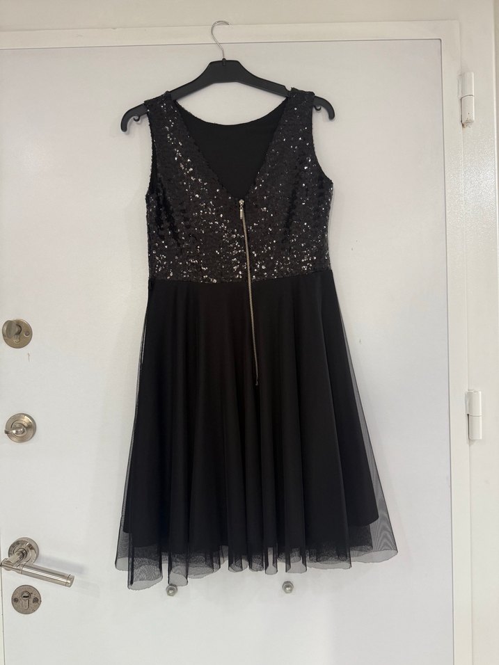 Kısa pullu tüllü abiye - Görsel 4