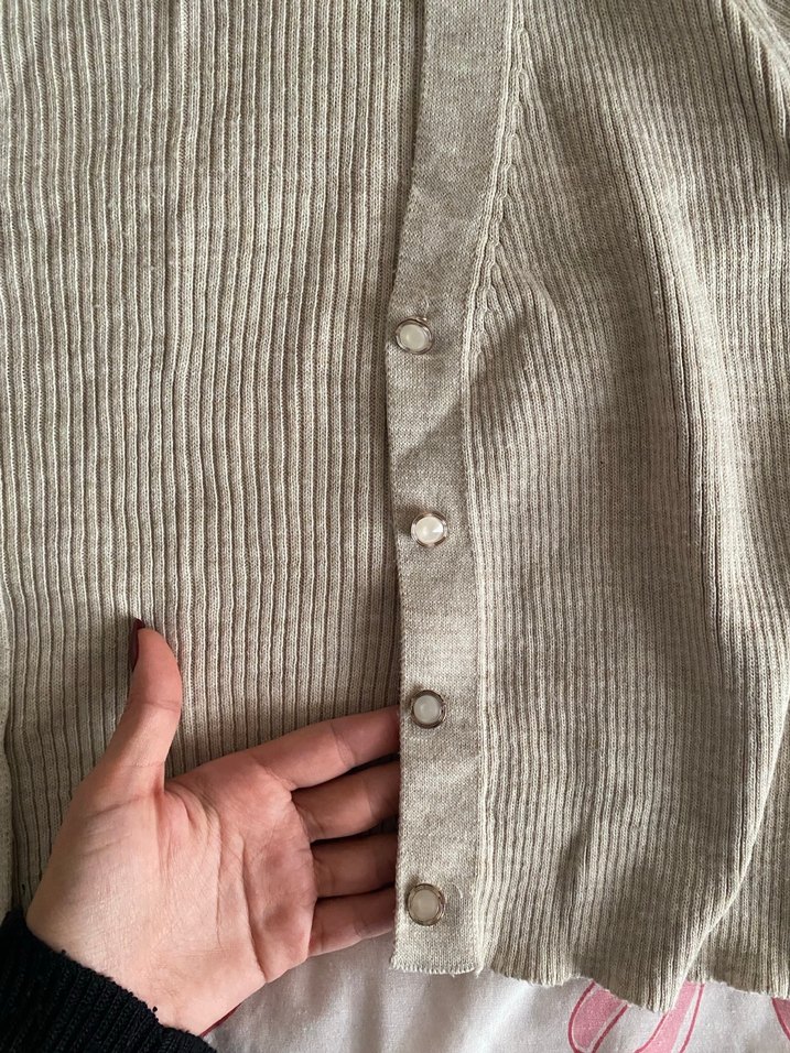 Bej Düğmeli  Uzun Kollu Hırka - Görsel 3