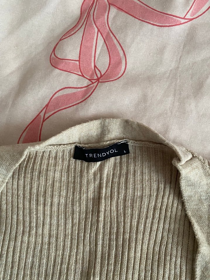 Bej Düğmeli  Uzun Kollu Hırka - Görsel 2