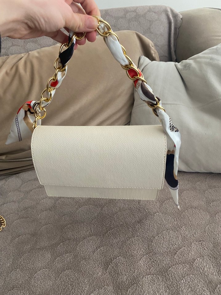 Zincir Detaylı Beyaz Yılan Desenli Kadın Çanta - Görsel 2