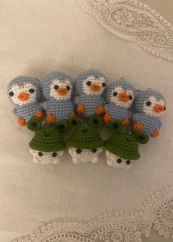 El Örgüsü Gri ve Yeşil Peluş Oyuncaklar