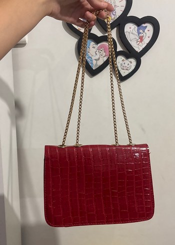 Kırmızı Çanta - Görsel 2