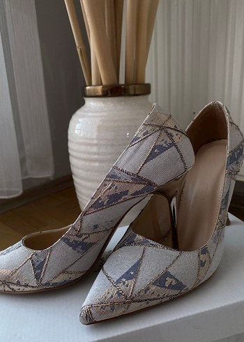 38 Beden Bej Gri Yılan Desenli Tokalı Stiletto