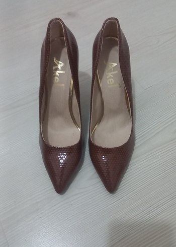 Kahverengi Parlak Deri Stiletto Topuklu Kadın Ayakkabı