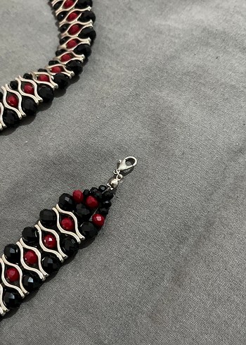 Kırmızı Siyah Yılan Desenli Uzun Boncuklu Kolye - Görsel 4