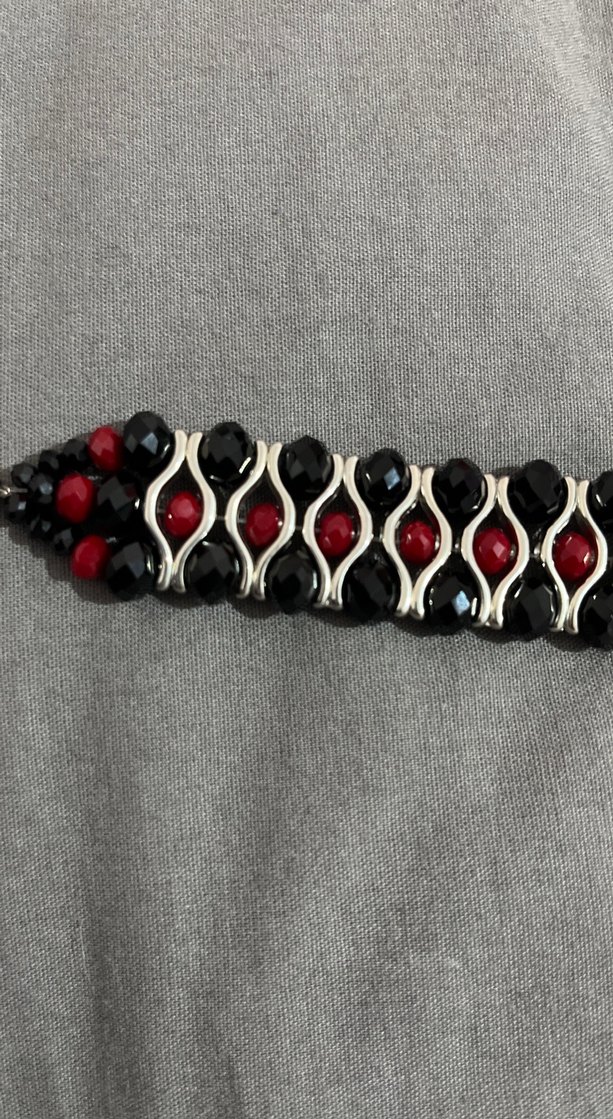 Kırmızı Siyah Yılan Desenli Uzun Boncuklu Kolye - Görsel 2