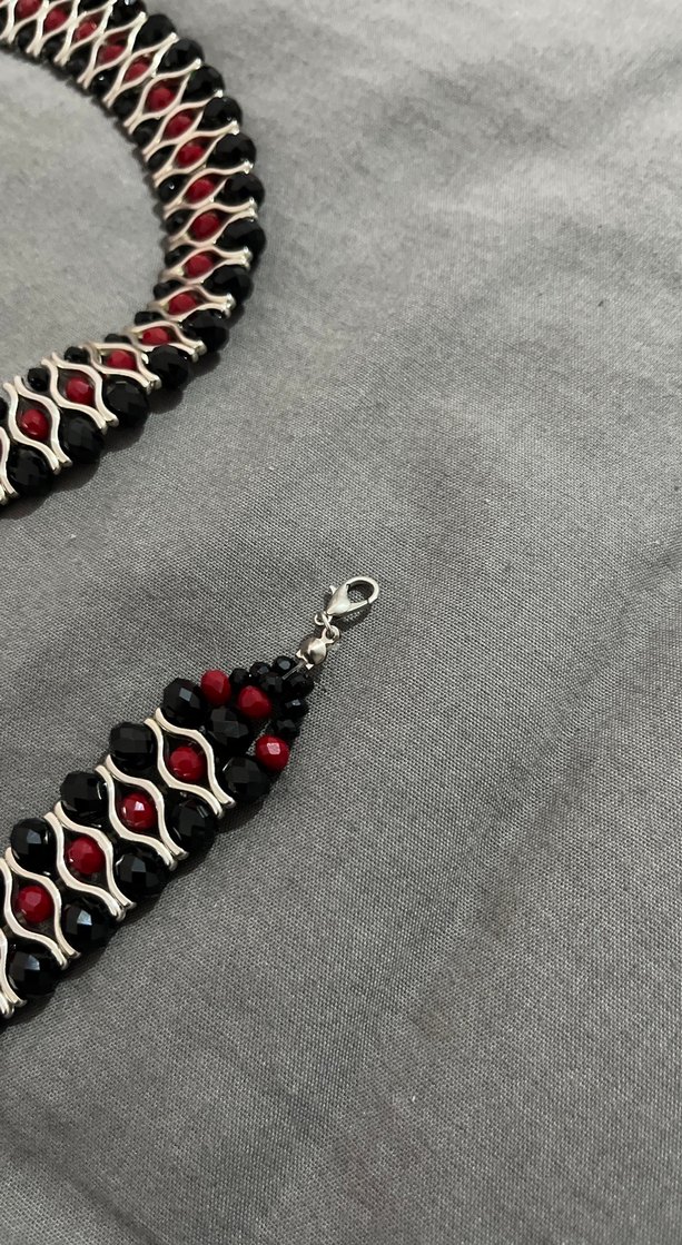Kırmızı Siyah Yılan Desenli Uzun Boncuklu Kolye - Görsel 4