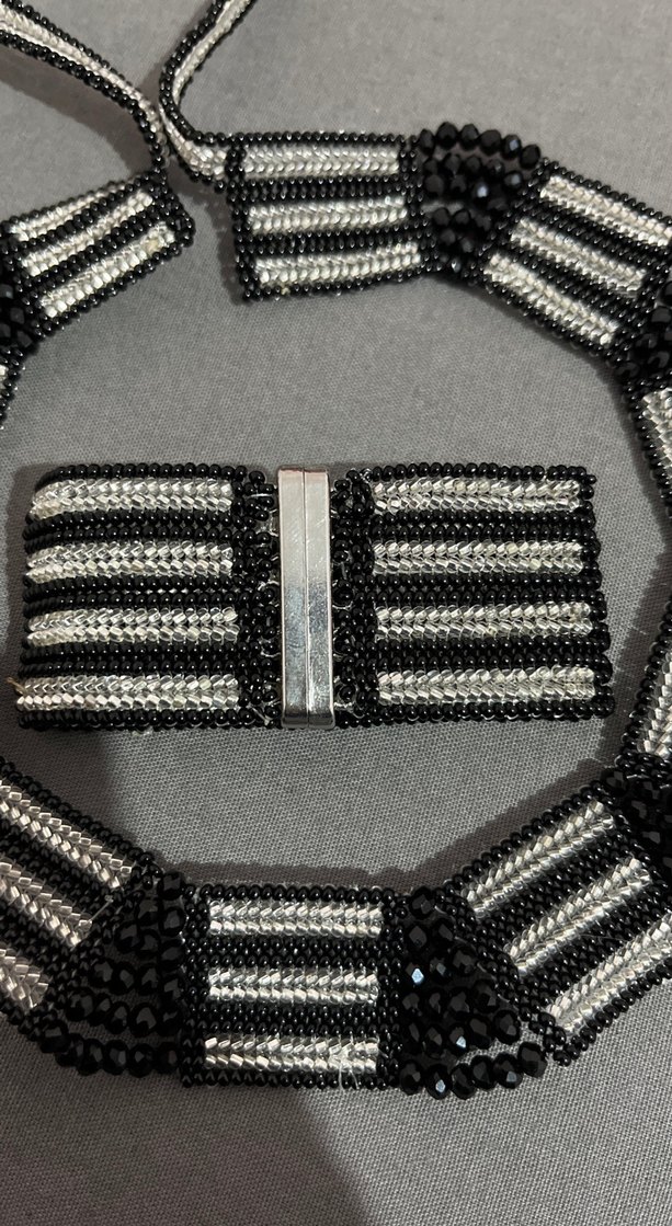 Uzun Siyah Gri Boncuklu Çizgili Kadın Kolye - Görsel 2