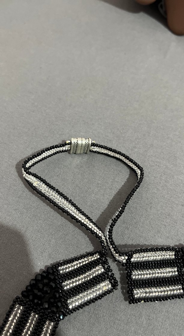 Uzun Siyah Gri Boncuklu Çizgili Kadın Kolye - Görsel 3