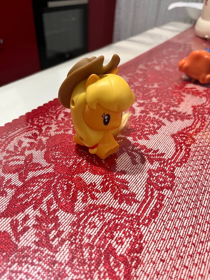 Sarı Renkli Figür Oyuncak - Görsel 2