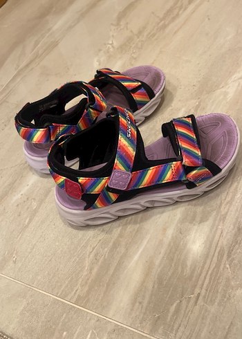 33 Beden Kız Çocuk Renkli Skechers Cırtcırtlı Sandalet