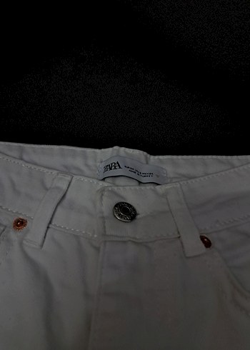 Düğmeli Beyaz Zara Jean