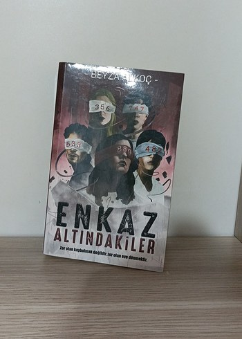 Enkaz Altındakiler - Beyza Koç