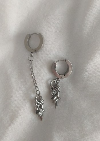Accessorize gotik detaylı küpe