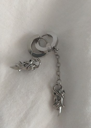 gotik detaylı küpe