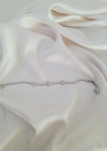 Accessorize Üç Yoncalı ful Taşlı Ayarlanabilir Çelik kolye