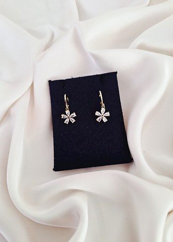 Zara Çiçek Desenli Gold Renkli 3'lü Çelik küpe