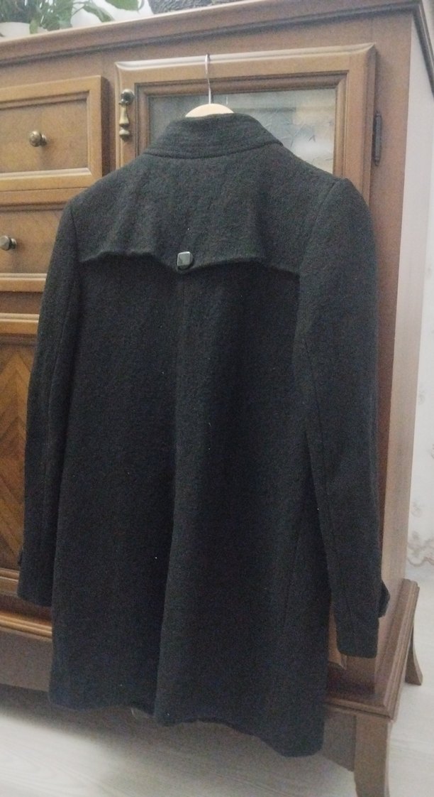 Siyah Düğmeli Kaban - Görsel 3