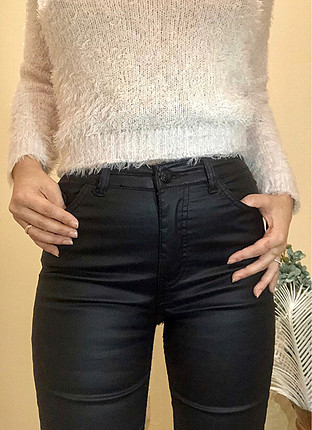 Diğer Zara model deri görünümlü sıfır hiç giyilmemiş pantolon.