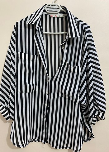 Düğmeli Siyah Beyaz Çizgili Kadın Gömlek - Görsel 2