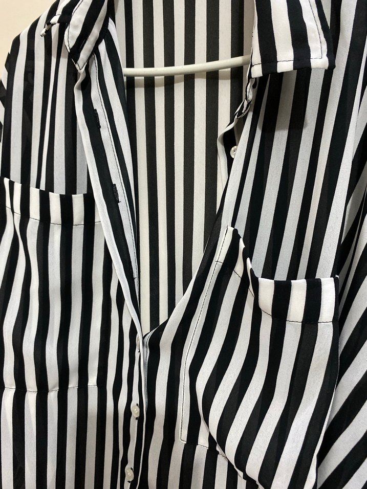 Düğmeli Siyah Beyaz Çizgili Kadın Gömlek - Görsel 3
