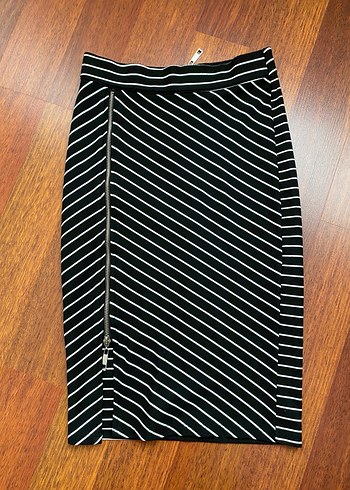 Çizgili Siyah Midi Kalem Etek - Görsel 3