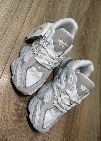 38 Beden beyaz Renk New Balance 9060 Sıfır Ürün Eşsiz Kalite
