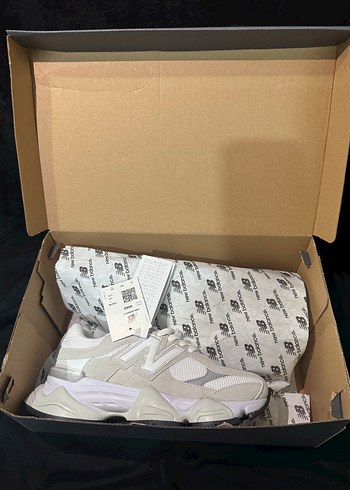 38 Beden beyaz Renk New Balance 9060 Sıfır Ürün Eşsiz Kalite