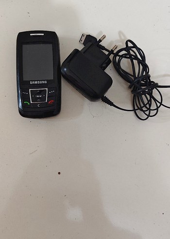Siyah Samsung Temel Cep Telefonu