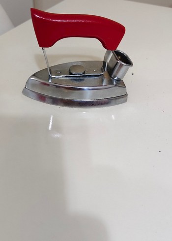 Kırmızı Saplı Parlak Ütü