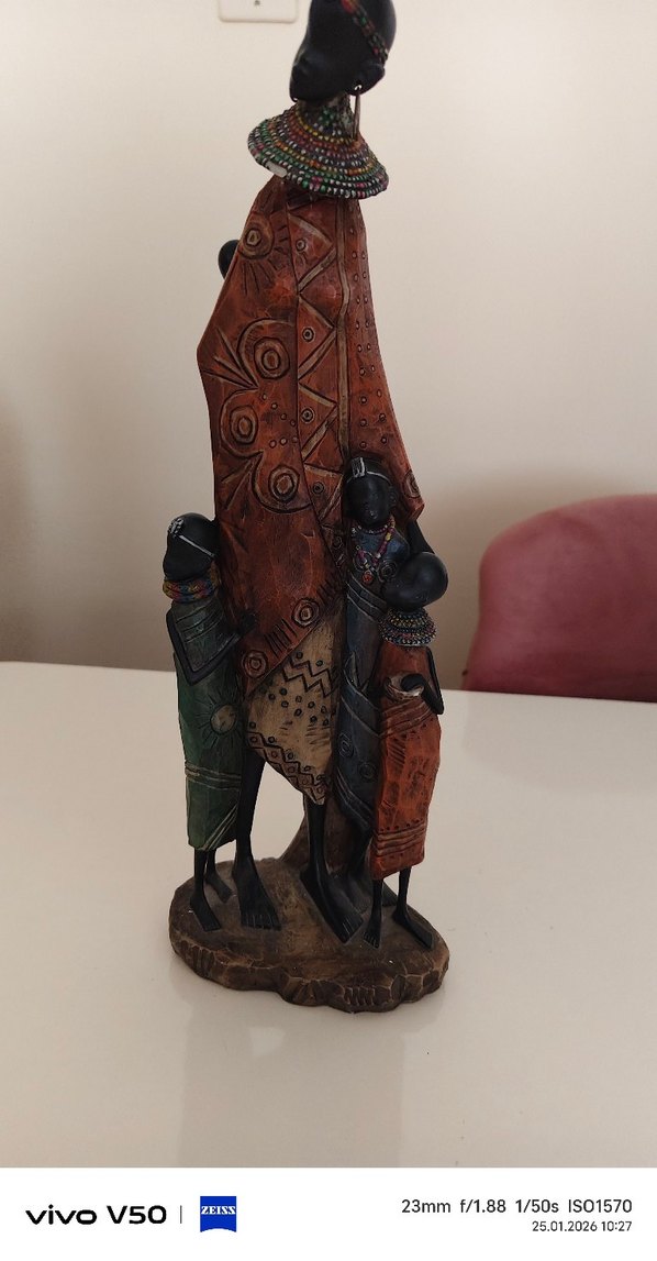 Koyu Renkli Ahşap Aile Figürü - Görsel 5