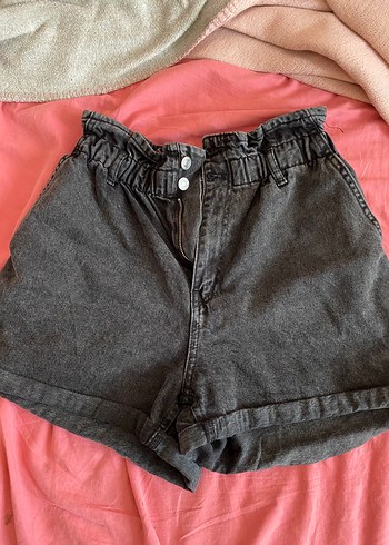 Gri Kemerli Kadın Denim Mini Şort