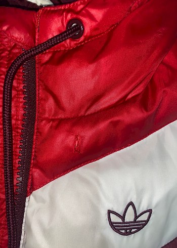 s Beden Adidas Bordo Kapüşonlu Fermuarlı Kadın Şişme Yelek