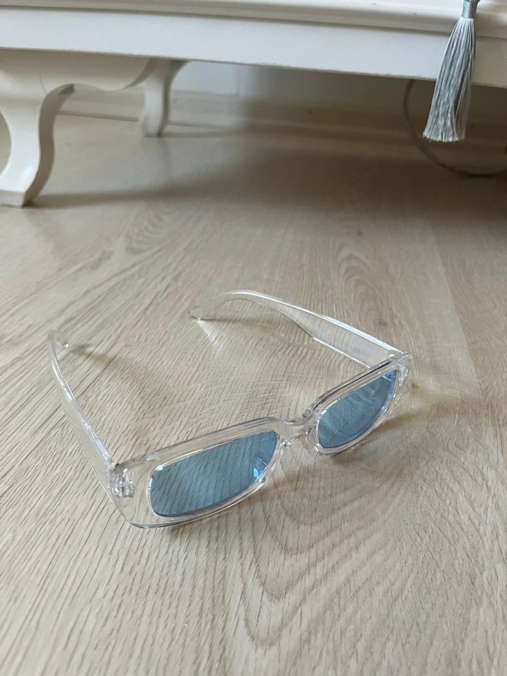 Şeffaf Çerçeveli Pastel Mavi Kadın Güneş Gözlüğü - Görsel 2