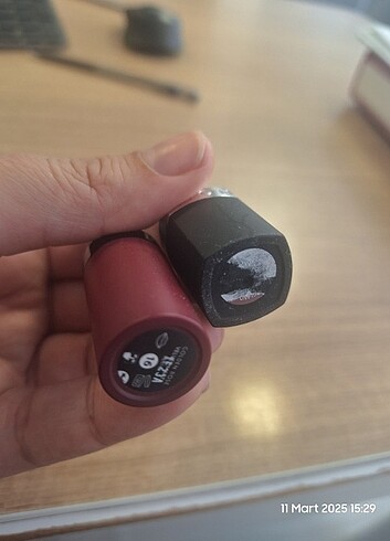 Beden ten rengi Renk 2 adet nude renk ruj avon ve gokden rose 16 numara