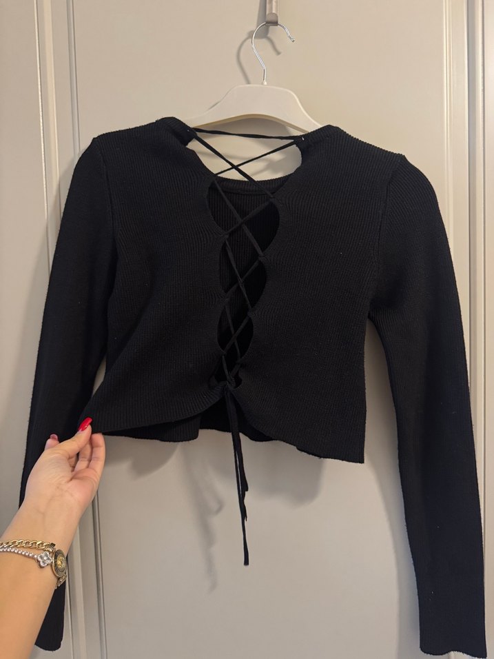 Arkasında çapraz ipli detaylı crop - Görsel 2