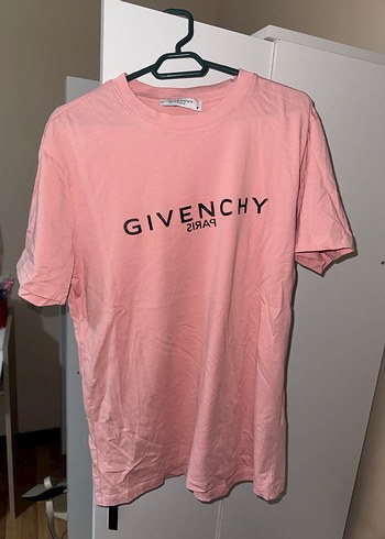 GIVENCHY m