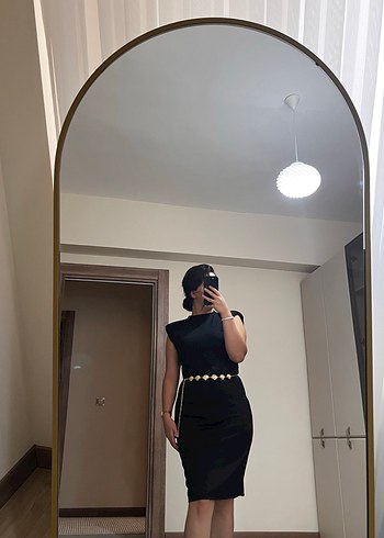 Siyah midi kolları vatkalı elbise